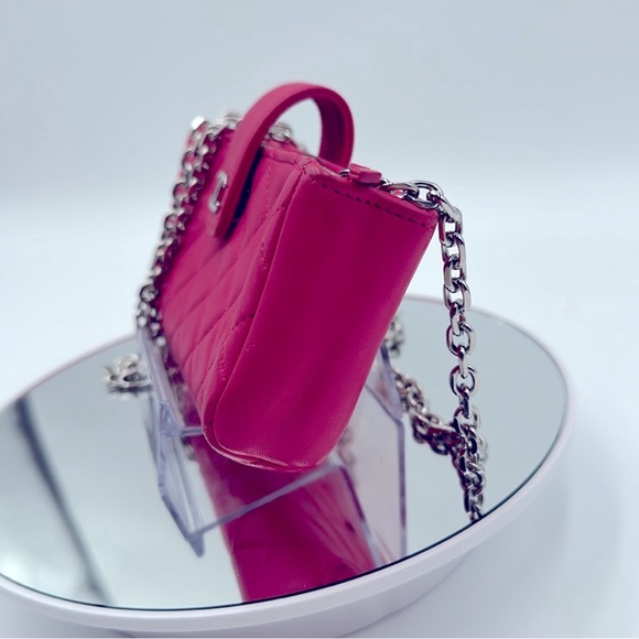 CHANEL Lambskin Quilted Mini Clutch Fuchsia with chain and dustbag - Picture 3 of 9